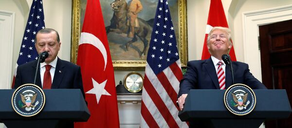 ABD Başkanı Donald Trump ve Türkiye Cumhurbaşkanı Recep Tayyip Erdoğan - Sputnik Türkiye