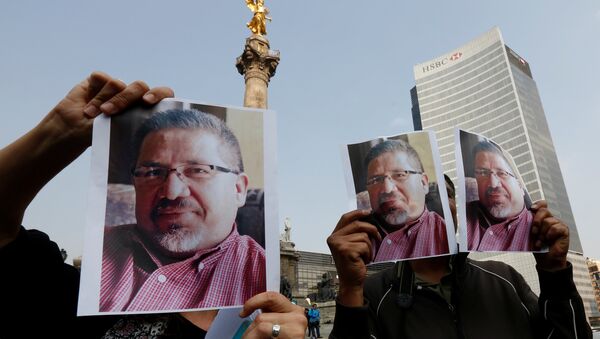 Öldürülen Meksikalı gazeteci Javier Valdez için Mexico City'de yapılan protesto - Sputnik Türkiye