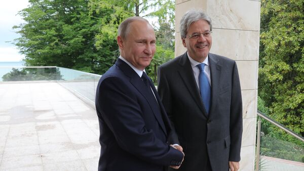 Rusya Devlet Başkanı Vladimir Putin ve İtalya Başbakanı Paolo Gentiloni - Sputnik Türkiye