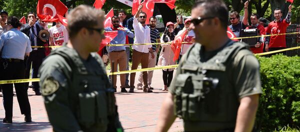 Washington'daki Türk Büyükelçiliği Konutu önünde olaylar çıktı - Sputnik Türkiye