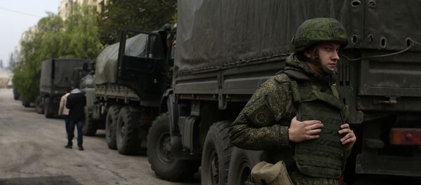 Suriye'de görev yapan bir Rus askeri - Sputnik Türkiye