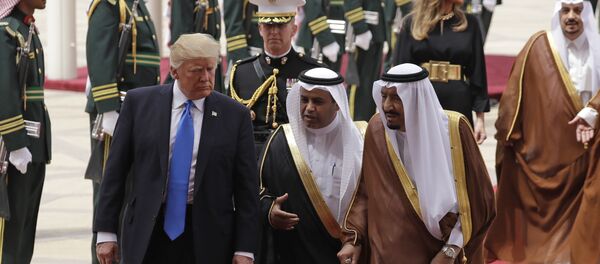 Donald Trump ve Kral Selman Bin Abdülaziz Donald Trump ve Kral Selman Bin Abdülaziz - Sputnik Türkiye