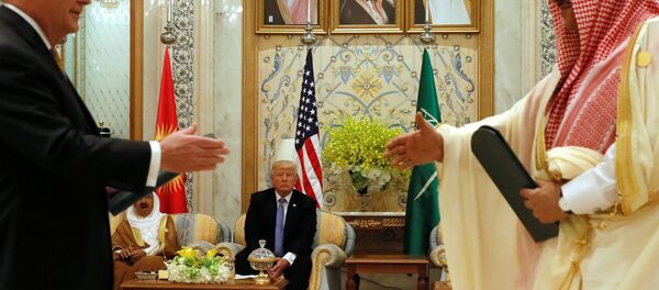 ABD Dışişleri Bakanı Rex Tillerson ile Suudi Prens el Suud ABD Dışişleri Bakanı Rex Tillerson ile Suudi Prens el Suud - Sputnik Türkiye