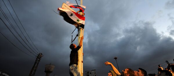 Rusya ve Suriye bayrakları asıldı - Sputnik Türkiye