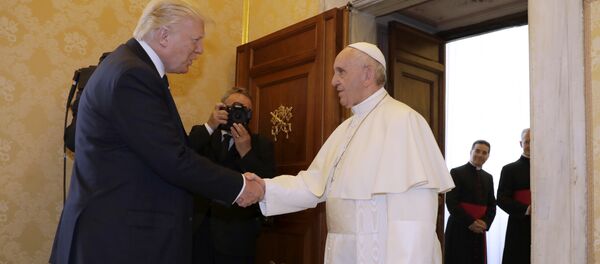 Donald Trump-Papa Francis - Sputnik Türkiye