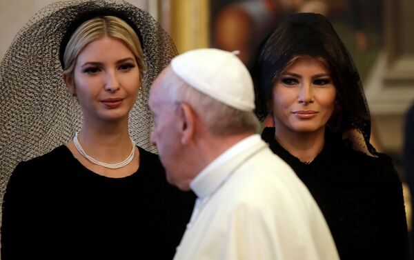 Ivanka Trump ve First Lady Melania Trump, Vatikan'da. - Sputnik Türkiye