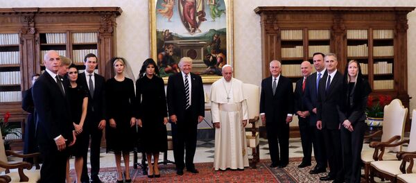 Donald Trump-Papa Francis - Sputnik Türkiye