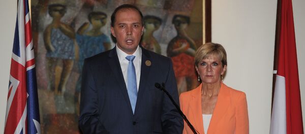Australian Immigration Minister Peter Dutton (L) - Sputnik Türkiye