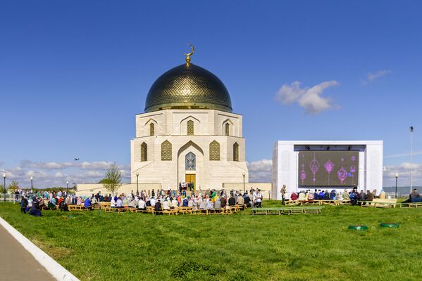 2011 yılında açılan ‘İslam’ın Kabulü’ Anıtı. - Sputnik Türkiye