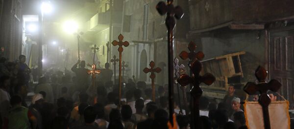Mısır'da öldürülen Kıptilerin cenaze töreninin ardından yapılan yürüyüş - Sputnik Türkiye