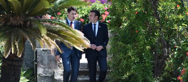 Emmanuel Macron-Justin Trudeau - Sputnik Türkiye
