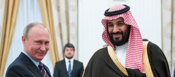 Rusya Devlet Başkanı Vladmir Putin ve Suudi Arabistan'ın 2. Veliaht Prensi ve Savunma Bakanı Muhammed Bin Selman - Sputnik Türkiye