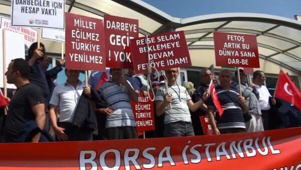 İstanbul'daki ana darbe davasının üçüncü duruşması - protestolar - Sputnik Türkiye