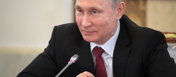 Russian President Vladimir Putin speaks during a meeting with representatives of international news agencies in St. Petersburg, Russia - Sputnik Türkiye