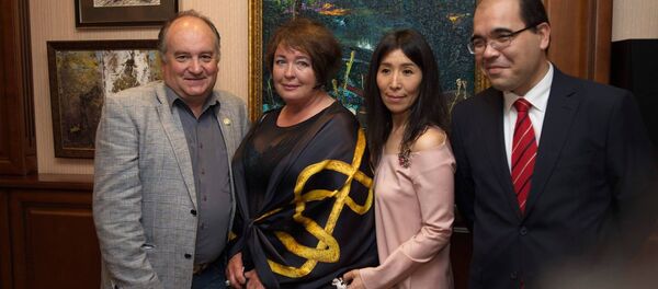 Rus ressam Türkiye’nin Novorossiysk Başkonsolosluğu’nda resim sergisi açtı - Sputnik Türkiye