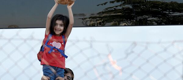 Atina'da kamp olarak kullanılan eski havalimanı Elliniko'daki sığınmacılar tahliye edildi - Sputnik Türkiye