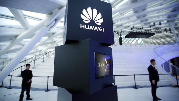 Security personnel stand near a pillar with the Huawei logo at a launch event for the Huawei MateBook in Beijing, Thursday, May 26, 2016 - Sputnik Türkiye