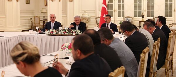 Başbakan Binali Yıldırım, iftarda medya temsilcileriyle bir araya geldi - Sputnik Türkiye