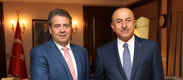 Almanya Dışişleri Bkanı Sigmar Gabriel ve Dışişleri Bakanı Mevlüt Çavuşoğlu - Sputnik Türkiye