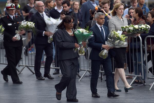 Londra Belediye Başkanı Sadık Han, İçişleri Bakanı Amber Rudd ve Gölge İçişleri Bakanı Diane Abbott - Sputnik Türkiye