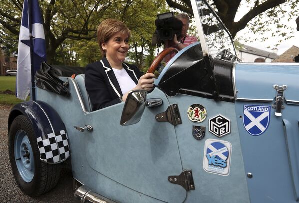 Scotland's First Minister and SNP leader Nicola Sturgeon sits in the driving seat of a Midge car during a campaign visit to Moffat, Scotland, on Friday May 19, 2017. - Sputnik Türkiye