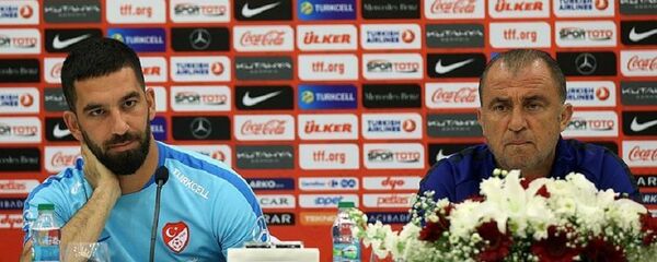 Futbolcu Arda Turan ve Milli Takım Teknik Direktörü Fatih Terim - Sputnik Türkiye