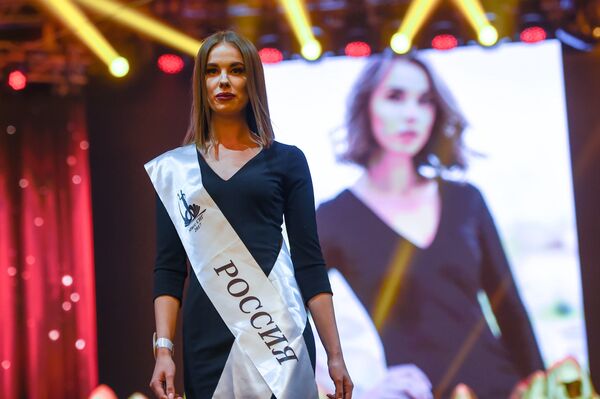 Miss BDT-2017 güzellik yarışması katılımcısı Kseniya Ryasik. - Sputnik Türkiye