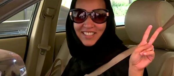 Suudi kadın aktivist araba kullanmaktan ikinci kez tutuklandı - Sputnik Türkiye