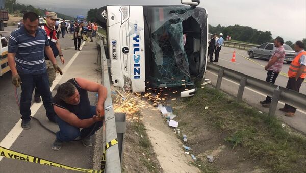 Samsun'da askerleri taşıyan otobüs yan yattı - Sputnik Türkiye