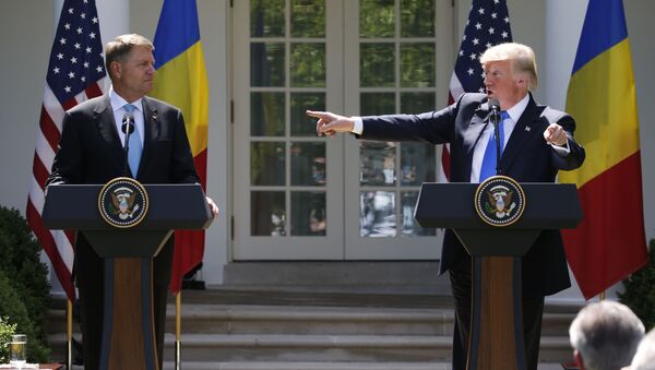 ABD Başkanı Donald Trump- Romanya Cumhurbaşkanı Klaus Iohannis - Sputnik Türkiye