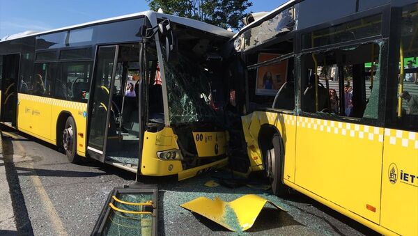 İstanbul'da metrobüs kazası - Sputnik Türkiye