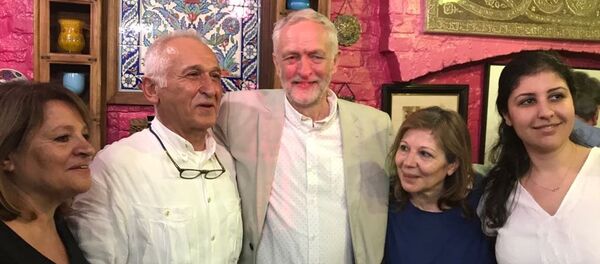İşçi Partisi lideri Jeremy Corbyn, İznik Lokantası'nda - Sputnik Türkiye