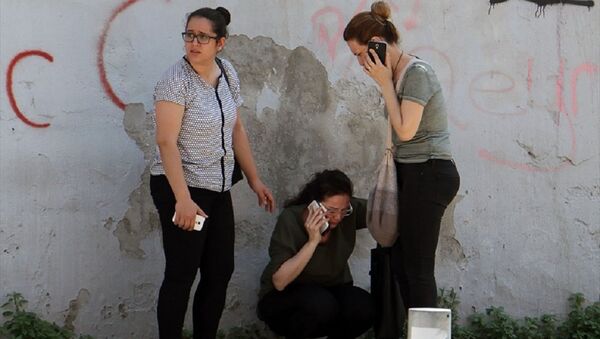 İzmir'de depremin ardından vatandaşlar sokağa çıktı - Sputnik Türkiye
