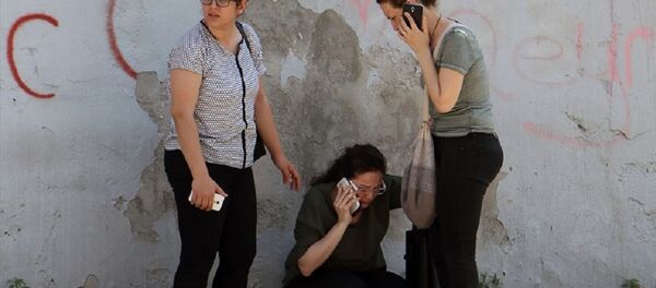 İzmir'de depremin ardından vatandaşlar sokağa çıktı - Sputnik Türkiye