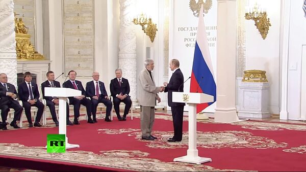 Putin, Rusya Günü’nde bilim ve sanat alanında devlet nişanlarını takdim etti / Video haber - Sputnik Türkiye