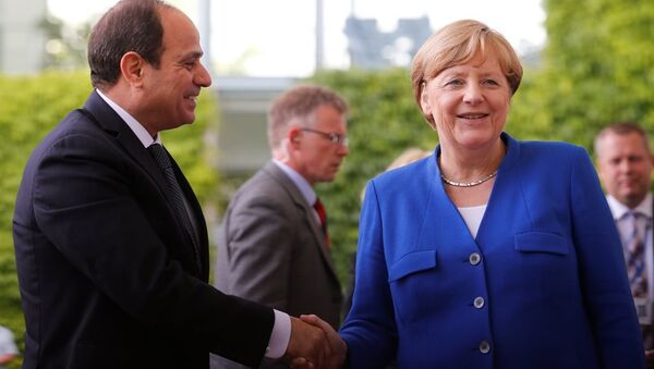 Mısır Cumhurbaşkanı Abdulfettah el Sisi -  Almanya Başbakanı Angela Merkel - Sputnik Türkiye