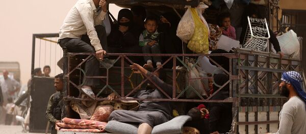 Rakka'dan kaçan siviller Rakka'dan kaçan siviller - Sputnik Türkiye