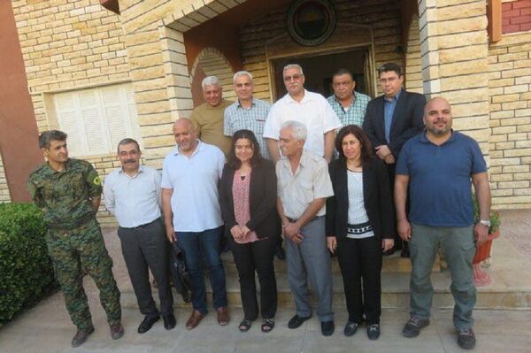 PYD ile Suriye muhalefeti arasında görüşmeye katılanlar - Sputnik Türkiye