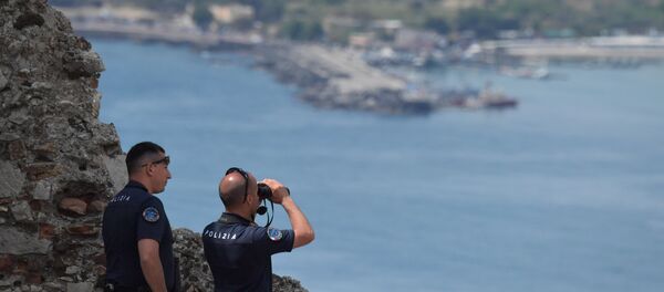 İtalyan polisi İtalyan polisi - Sputnik Türkiye