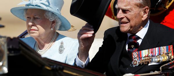 İngiltere Kraliçesi 2. Elizabeth ve eşi Edinburgh dükü Philip - Sputnik Türkiye