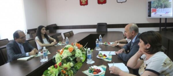 Türkiye’nin Novorossiysk Başkonsolosu Yunus Emre Öziğci - Gelencik Belediye Başkanı Viktor Hrestin Türkiye’nin Novorossiysk Başkonsolosu Yunus Emre Öziğci - Gelencik Belediye Başkanı Viktor Hrestin - Sputnik Türkiye