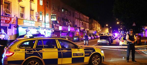 Londra'da bir araç kalabalığın arasına daldı - Sputnik Türkiye