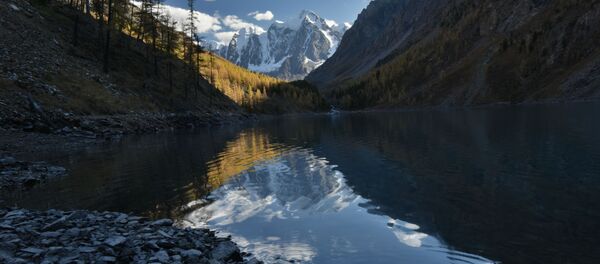 Rusya'ya bağlı Altay Cumhuriyeti'ndeki Şavlinskoye Gölü - Sputnik Türkiye