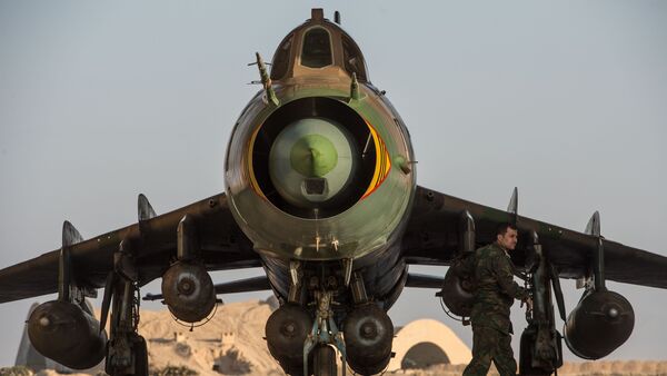 Su-22 fighter jet at the Syrian Air Force base in Homs province - Sputnik Türkiye