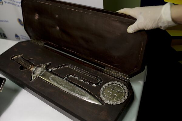 Arjantin polisi, başkent Buenos Aires yakınlarında Nazilere ait eşyalar buldu. - Sputnik Türkiye