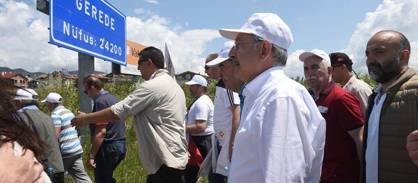 Kılıçdaroğlu, Adalet Yürüyüşü'nde Bolu Gerede'ye ulaştı. Kılıçdaroğlu, Adalet Yürüyüşü'nde Bolu Gerede'ye ulaştı. - Sputnik Türkiye