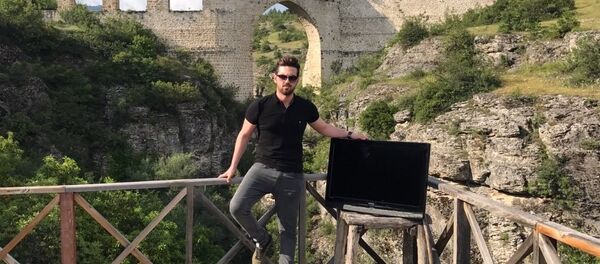 Tatile televizyonuyla çıktı Tatile televizyonuyla çıktı - Sputnik Türkiye