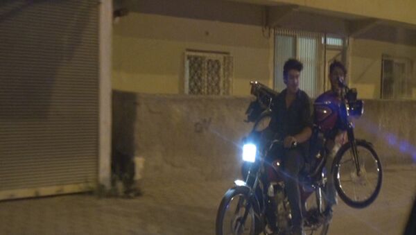 Adana'da bir şahıs motosikletle 'motosiklet' taşıdı - Sputnik Türkiye