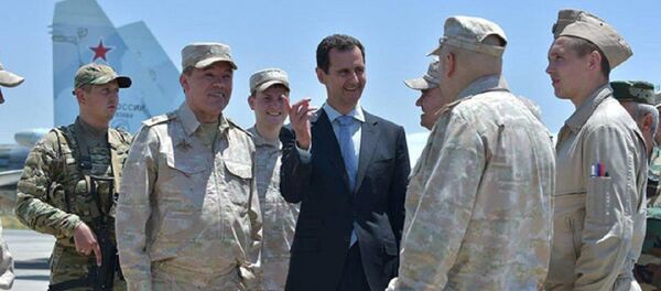 Beşar Esad Hmeymim'de - Sputnik Türkiye