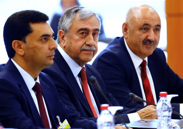 Kuzey Kıbrıs lideri Mustafa Akıncı - Sputnik Türkiye